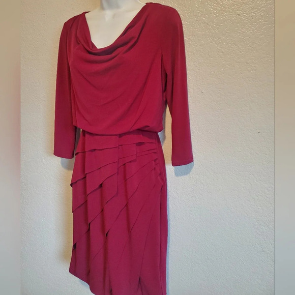 💚5/$25 London Times Burgundy Draped Stretchy Mini Dress Size 4 - Picture 4 of 8